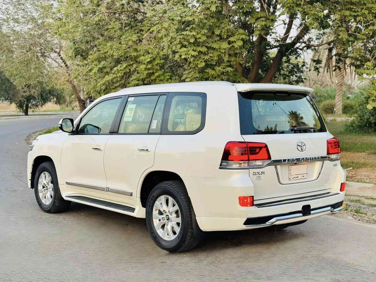 الـسـلام عـلـيـكـم
لانـدكـروز. :  2018  بـريـم أصـلـي
ماشيه 72 الف كيلو حقيقي بشرط
مـكفـولـه كـفـالـه عـامـه بـدون أي صـبـغ وبـارد وتـبـديـل وكــيـر والـمـكـينـه كلهن بشـرط جداً جديده

الــــــمــــواصــفـــات 1/1 بـريـمـي
.كشنات جلد وكهرباء 3 حركات
.شاشه سقف+ سلايت روف
.أشاير لكزز+ وكامره خلفيه
.حساسات امامي خلفي
.مراية كهرباء وقلابه عند الرجوع
.دبل ماوس + تشغيل عن بعد
. 8 أيـربـاگ + أضويه بـلـدوسـات
. عدسة لايت متحركه
.زراك لايت + شـاشـه 

ملاحظة….
السياره جداً نظيفه وجديده ومكفوله من كلشي وعدتها ولهوك وسماعات وبصمتين كلهن موجودات بلكارتون رقم بغداد الماني ومكان السياره بغداد اتصل وتدلل عيوني الك 

الـسـعـر (518) ورقه وبيهه مجال
مـوبـايـل (***********)
