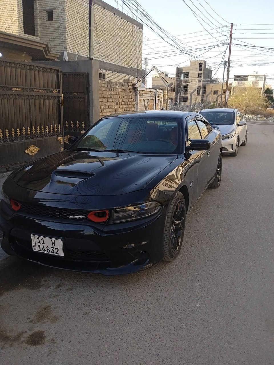 سلام عليكم من رخصه الادمن 
جارجر موديل ٢٠١٨.      باسمي تحويل مباشر هزه جديده رقم انكليزي 
ماشيا 52mi
فول ما عده الفتحه .
حادث سرقه موجود في المنشور 
وهنا بالعراق صار صبغ جاملغ خلفي مع تحديث بنيد ودعاميات srt
مواصفات السياره 
بصمه 
كير طياره 
كشنات جلد 
كشن السائق كهرباء 
مواصفات الفول معروفه ما يحتاج نذكر أكثر 
تختم تاير جديد تاير جديد تبديل دهن جديد ادامه كامله للسياره مسوي 
مكان السياره بغداد حي الجهاد خدمي مطار بغداد 
الاستفسار .
***********
***********
السعر ١٧٧ورقه وبيه مجال الشراي جدا بسيط
