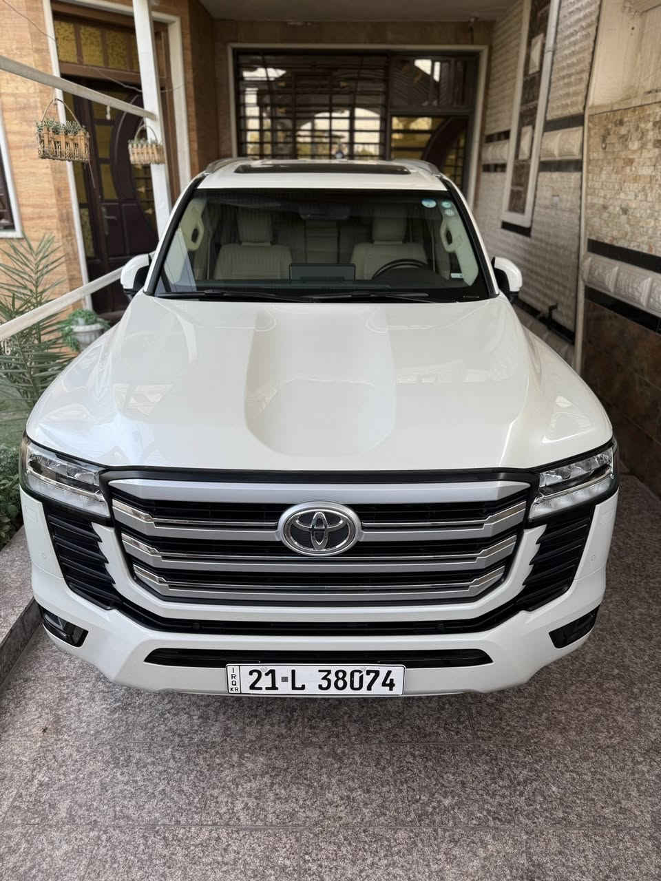 السلام عليكم للبيع لاندكروزر 2023 ساز اصلي رقم سليمانية ماشي 42 الف حقيقي مكينة 4000 تنفس طبيعي 

سيارة ساز اصلي تطبيق 3 شاشات حتى الإدامة مالتها كلها بالشركة سيارة كل عدتها موجودة السماعات وبصمات عدد اثنين  

سيارة بيها باج تضليل من المرور قبل أسبوع مسوينا وكذالك هزة جديدة 

سيارة مكفولة كفالة عامة من الصبغ الفتح البارد التبديل الخدوش حتى الدعاميات مكفولة من الفتح و الصبغ 

مواصفات السيارة 5 بصمات فتحة  صندوق خلفي كهرباء كشنات الامامية كهرباء كشنات جلد 7 راكب 3 قطع تبريد كشنات الامامية تدفئة كامرة خلفية مري قلاب حساسات امامية خلفية جانبية تشغيل عن بعد فوريل 3 شاشات اصل وباقي المواصفات المعروفة 

مكان السيارة بغداد 

رقم الهاتف ***********
