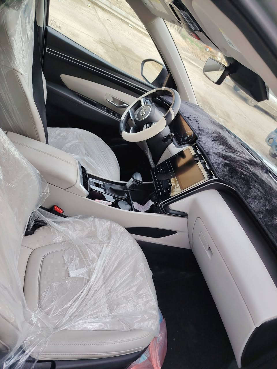 توكسان 24 وارد أمريكي محرك 2500 فول مواصفات
فتحه
بصمه
 تحكم من بعد
 كشنات جلد
كراسي كهربائيه
نظام الادار
السيارة فول مواصفات 
مابيه ضرر فقد دعاميه الأمامي مكان الدوره *********** ماشيه 10 الاف
