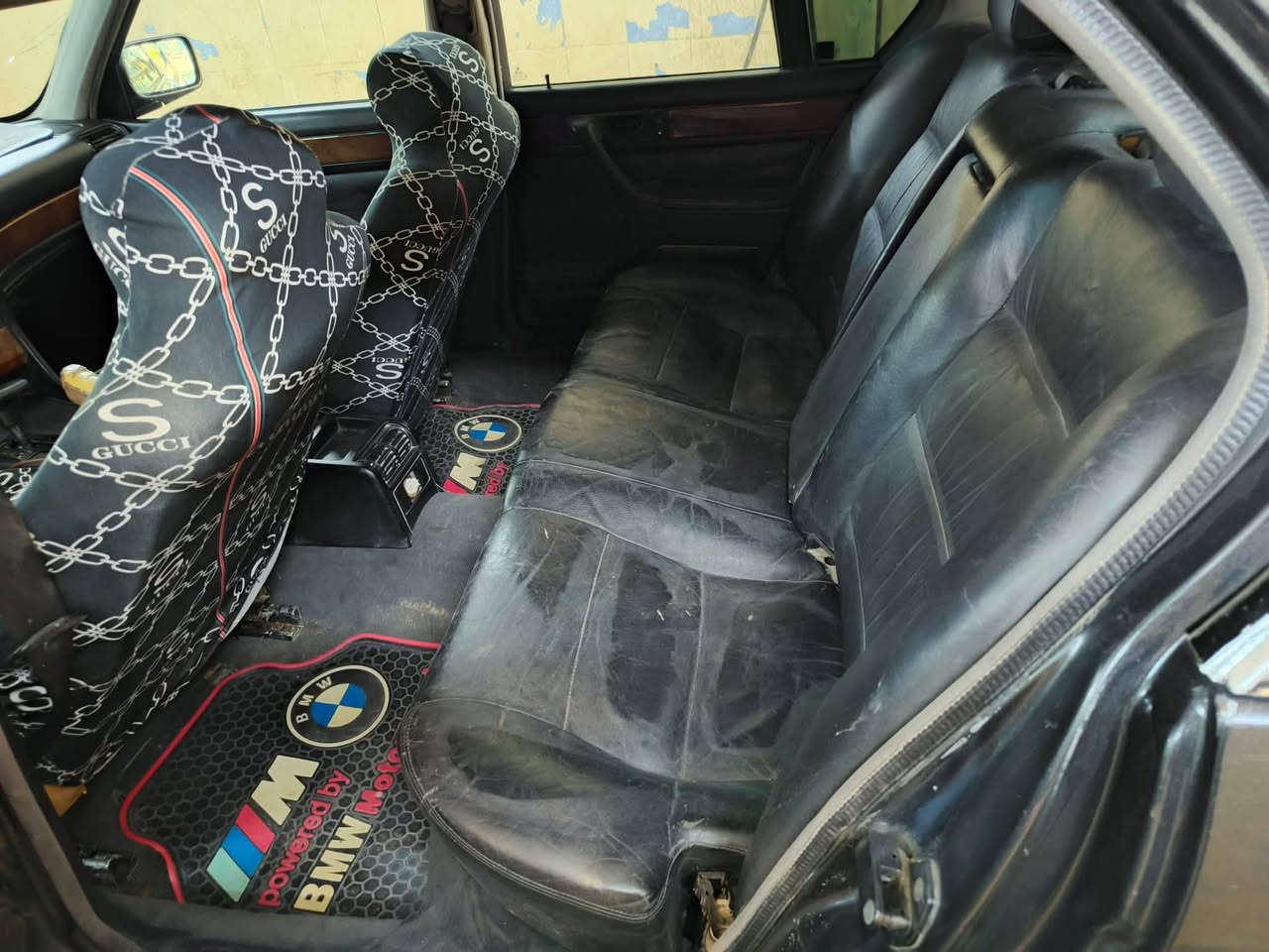 سلام عليكم BMW 735 رقم بغداد مكينه وكير نضاف تبريد قطعتين  شغال دبل جام دبل جكمجه لون اسود جارد القماره وبنيد وجنطه بجم عريض سلايت عاطل سنويه ضايعه بيه كتاب محكمه ومرور تخم تاير جديد باتري جديد حداديه 100/50 كشنات جلد اسود كهربائي حتى تتدفه بيهن سعره 40 وبيه مجال موجوده بالنجف ناحيه الحيره حتى مراوس ميخالف رقم الموبايل ***********
