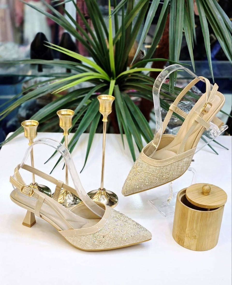 كعب ارتفاع 4 سم
37-38-39-40-41


**إذا كنت صاحب هذا الإعلان وتريد حذفه لأي سبب، رجاءا أرسل رسالة إلى الدعم الفني**