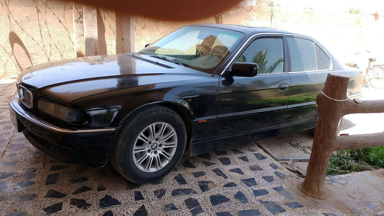 السلام عليكم ورحمه الله وبركاته 
BMW. 740. V8
M1995
السيارة ماندل راعيها سنوية موجوده 
يعني ما تتحول
(يعني لا گص ولا ادوات)
كير محرك اكسل شاصي كلها شرط
التبريد بي نقوصات بل كهربائيات 
السيارة جاهزة 
السعر:43بيها مجال 
مكان السيارة صلاح الدين بيجي  
اتصل وادلل***********
