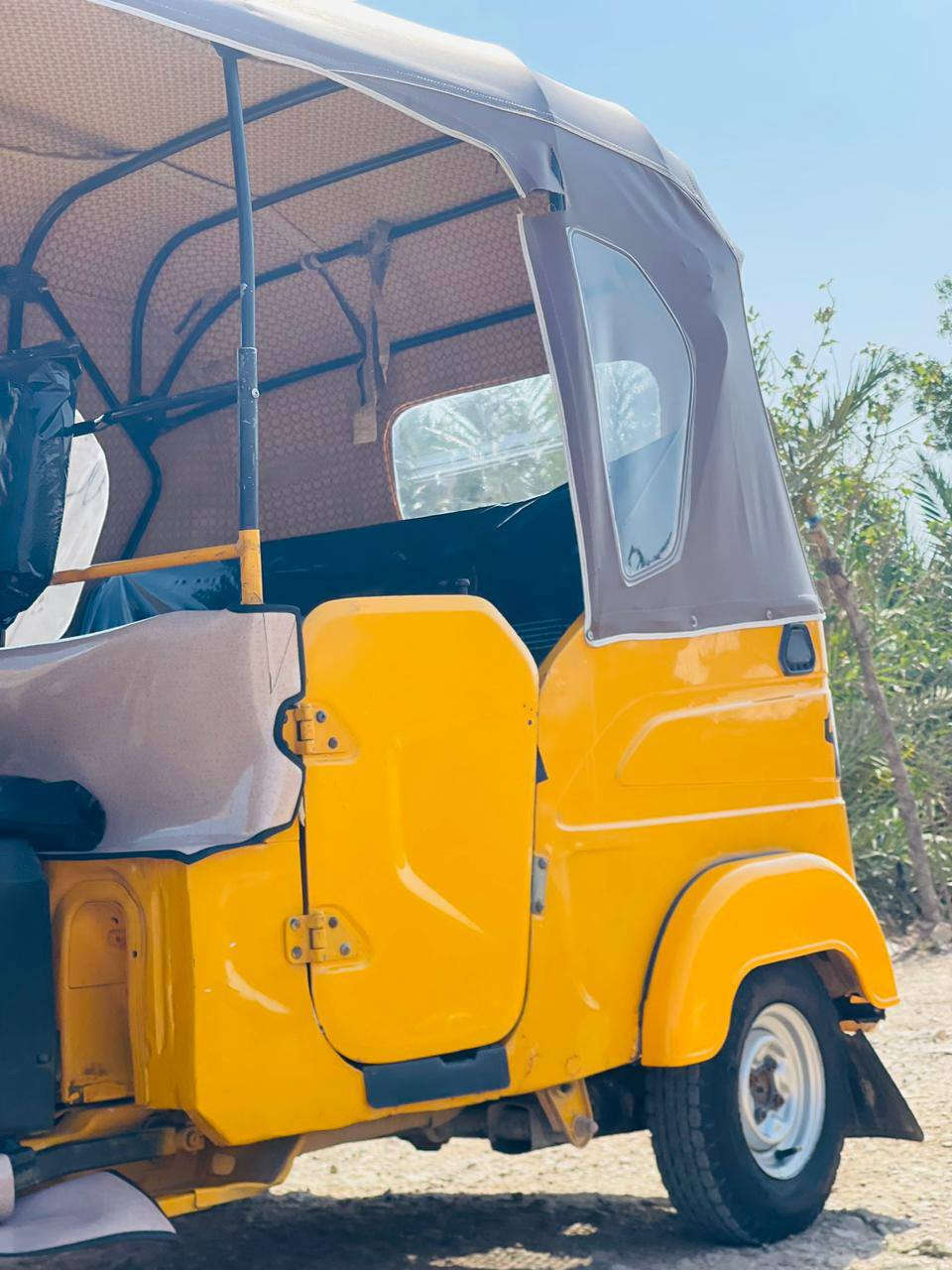 سلام عليكم تكتك البيع موديل 2022 شهر 4 مكينه مكفوله كشره بيها الغد بارد والغد حار سنويه مكاني ميسان سعر 7800 وبيها مجال قليل رقم ***********
