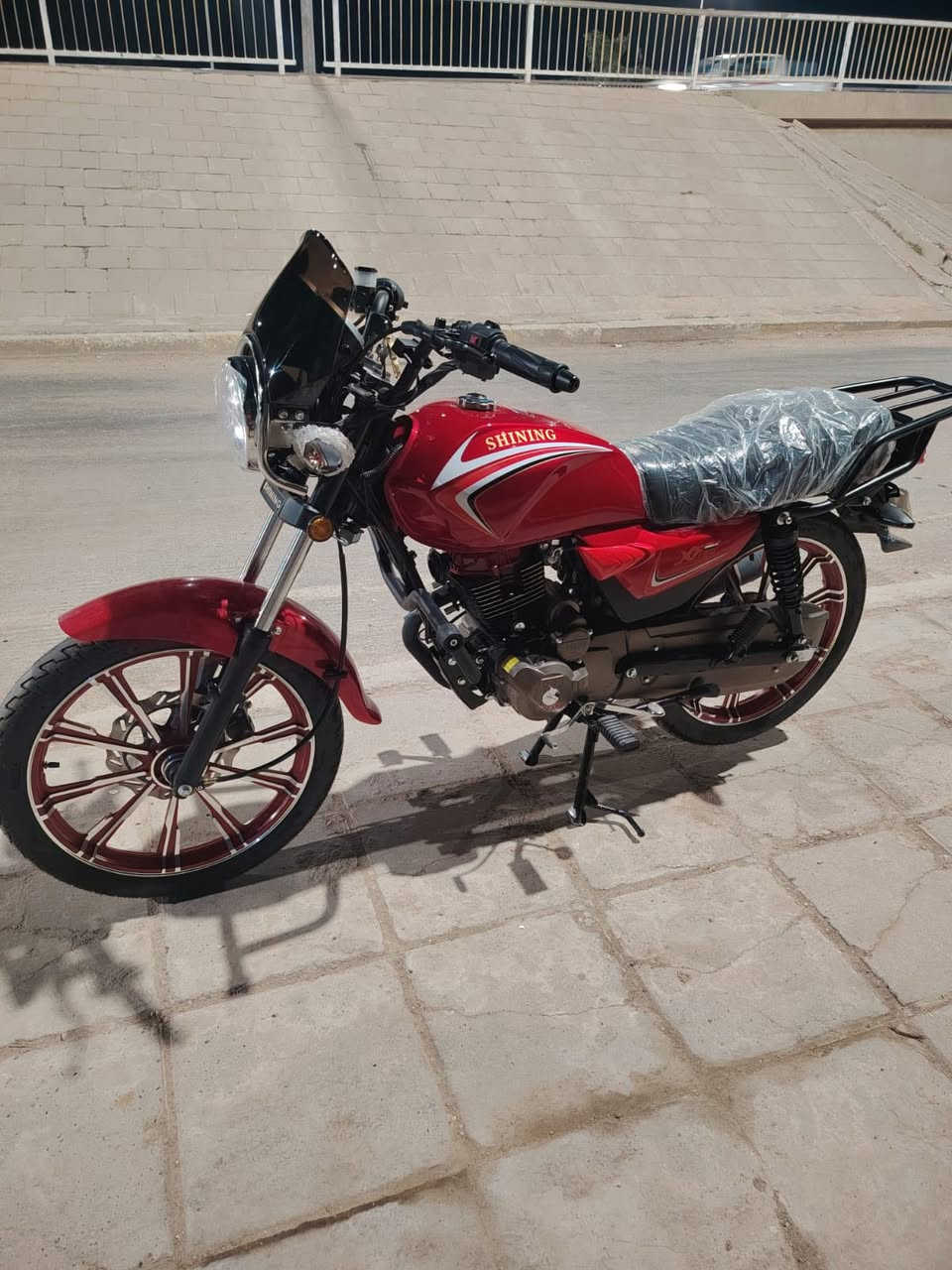 السلام عليكم دراجه شاينك للبيع الشكل الجديد موديل 23 وكيل ماشيه 3 كلم دهن الشركه بيهه ممبدل 
السعر 1,490
للستفسار ***********
