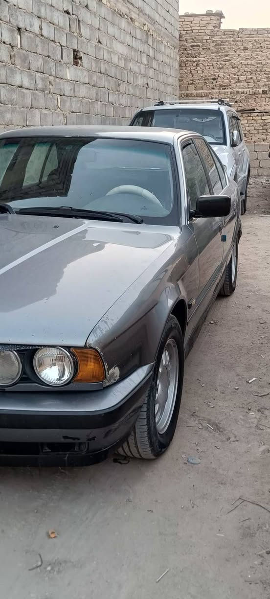 سلام عليكم
للبيع بي ام 525اصل مسكر فانوس مديل 1990 
عليها كير ومكينه جديد 
عربانه جديده اكسل 3.23 يعني انسه شي اسمه رون عالي 
حداديه خلفيه اماميه جديده السياره خير من الله عليها دوسه تشك الكاع شك
منضومه تبريد كله جديد وكله اصلي يعني مابي شي تجاري 
كهربائيات السياره كله بلادي ماكو شي اسمه جطل 
سياره خير من الله سنويه لحد 2030 شرط المداور 
السعر 58وبي مجال شي بسيط المكان كربلاء 
الشراي بي خير ويدلل ولسوك كلشي موجود بي موشراي لتكسر بحلال غيرك 
رقم مبايل ***********
