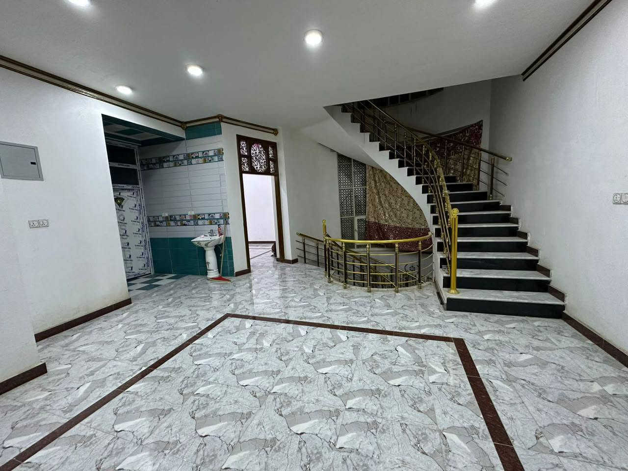 السلام عليكم العقار للبيع مساحة 300طابو ملك صرف للاستفسار الاتصال على رقم صاحب العقار ***********
