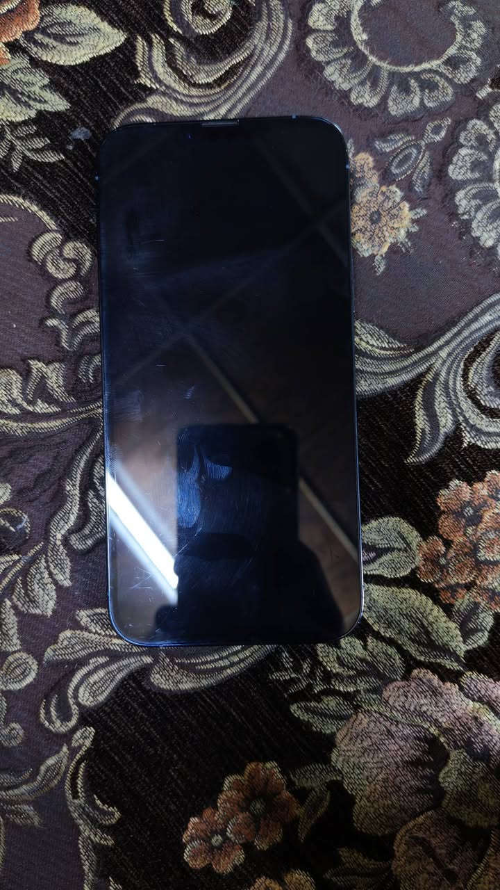 ايفون 13 برو ماكس 
ذاكرة ٢٥٦
بطارية ٧٨ بلادي 
نضافه ٩٠ ٪ 
تك سيم 
جهاز كلشي ما مبدل بيه ما يعبر هوا
بيه بس الضهر مالو مكسور الباقي كلو شرط
السعر 550 وبيه مجال 
للتواصل عبر الواتساب *********** أو الخاص
