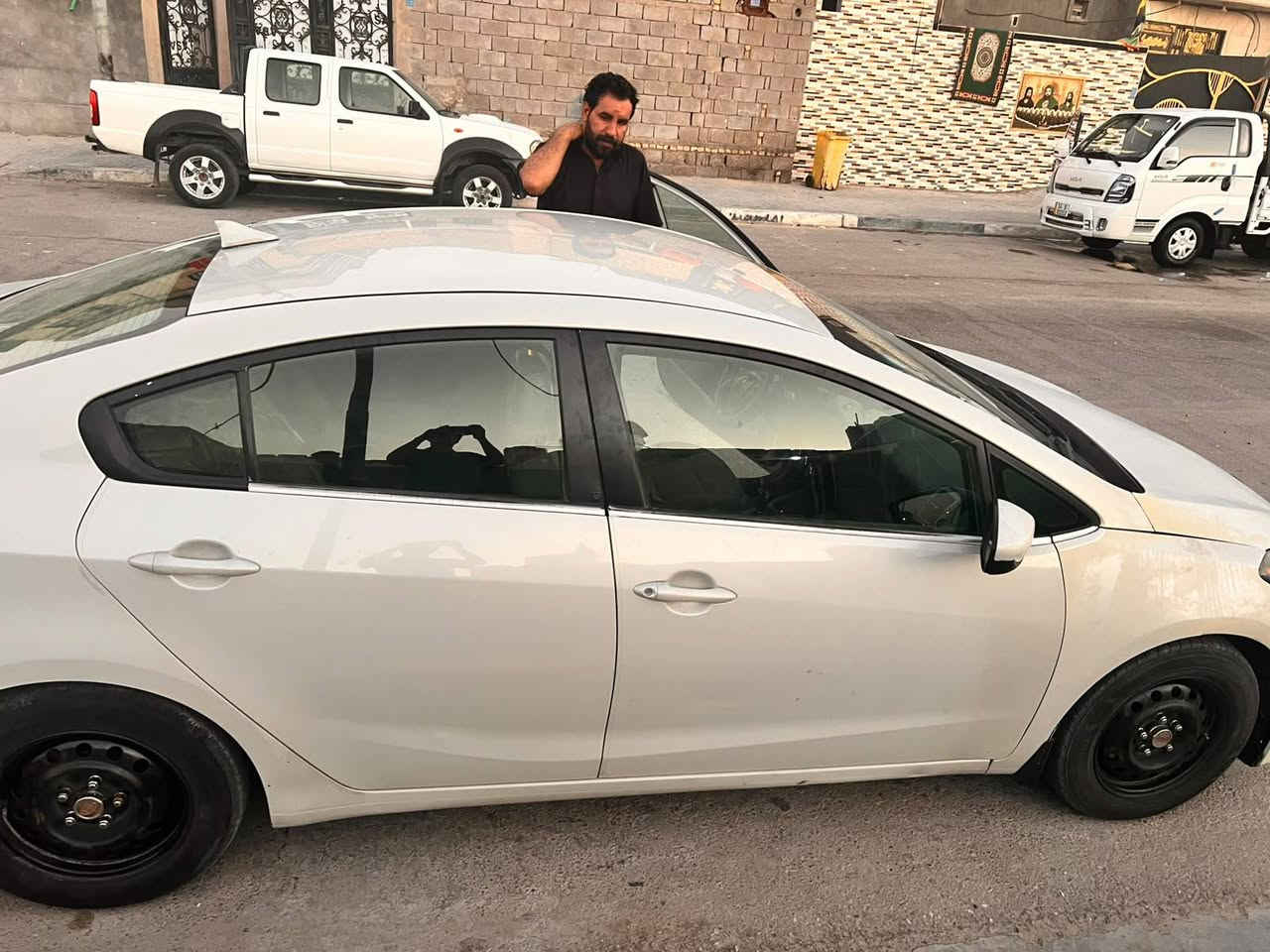 السلام عليكم
سياره فورتي وارد امريكي موديل 2015 سنويه لل28 بس ولد يمي بلبصره شرط التحويل سياره جاهزه كير مكينه حداديه تخم تاير السياره ضربته جاملغ وبنيد الجاملغ مبدل ولبنيد معمر حجم المكينة 1800 السعر 100 رقم الهاتف ***********
