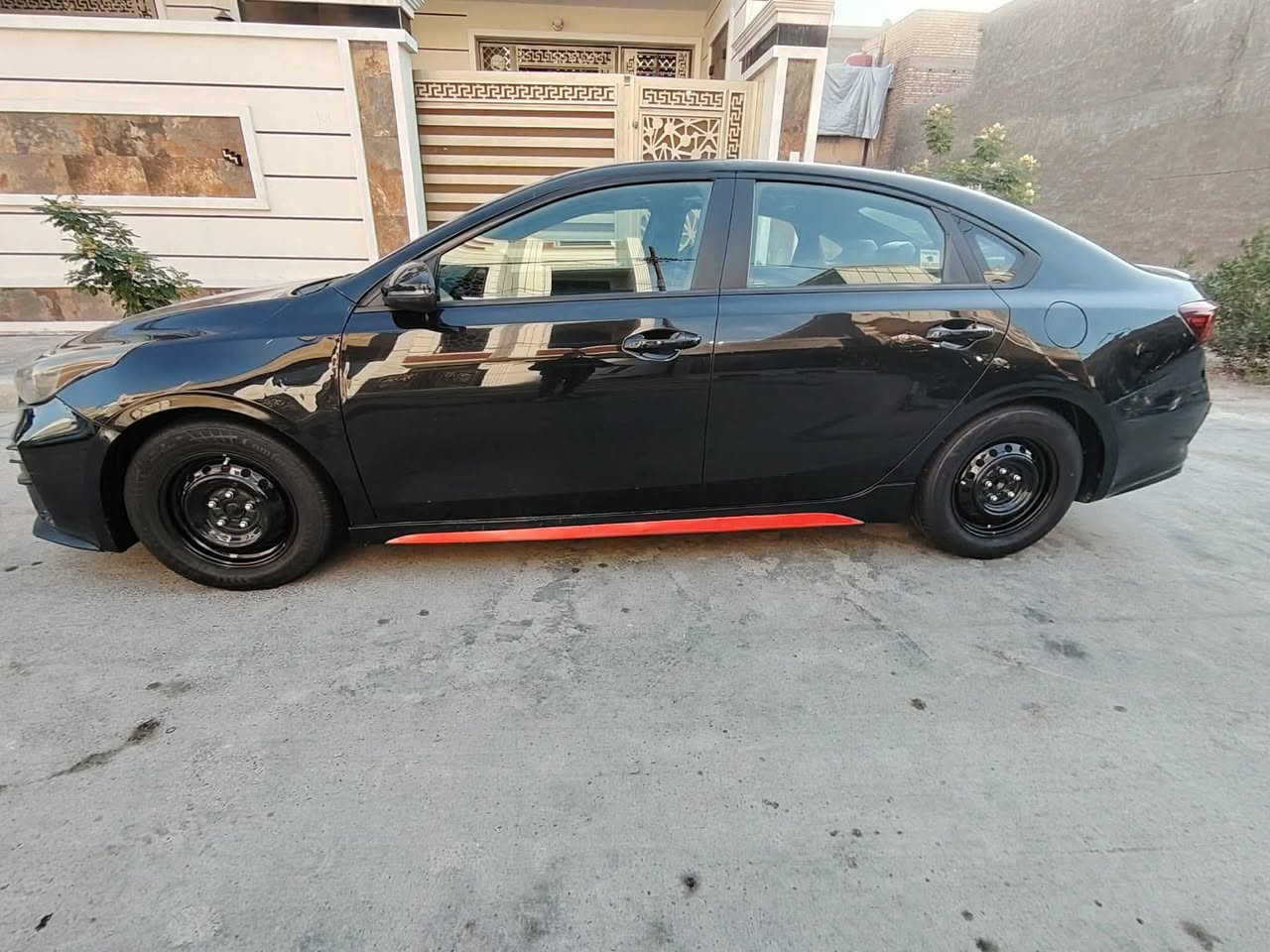 كيا فورتي موديل 2021 أمريكي فول مواصفات 1علئ1 محرك 2000دوش كيرهه ايتي مبدل هاتف *********** السعر 135 مكاني الثعالبه وره سيطرته الشعب
