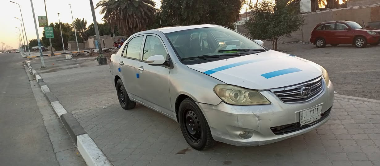 السلام عليكم بي وايدي مديل 12 رقم ميسان مكينه وكير كورله جدد حداديه جديده تخم تاير جديد تبريد ثلج السياره جاهزه من كلشي اي نغص مابيه ضربه مابيه السنويه منتهيه مكان البصره الزبير الشراي يتصل *********** السعر 38
