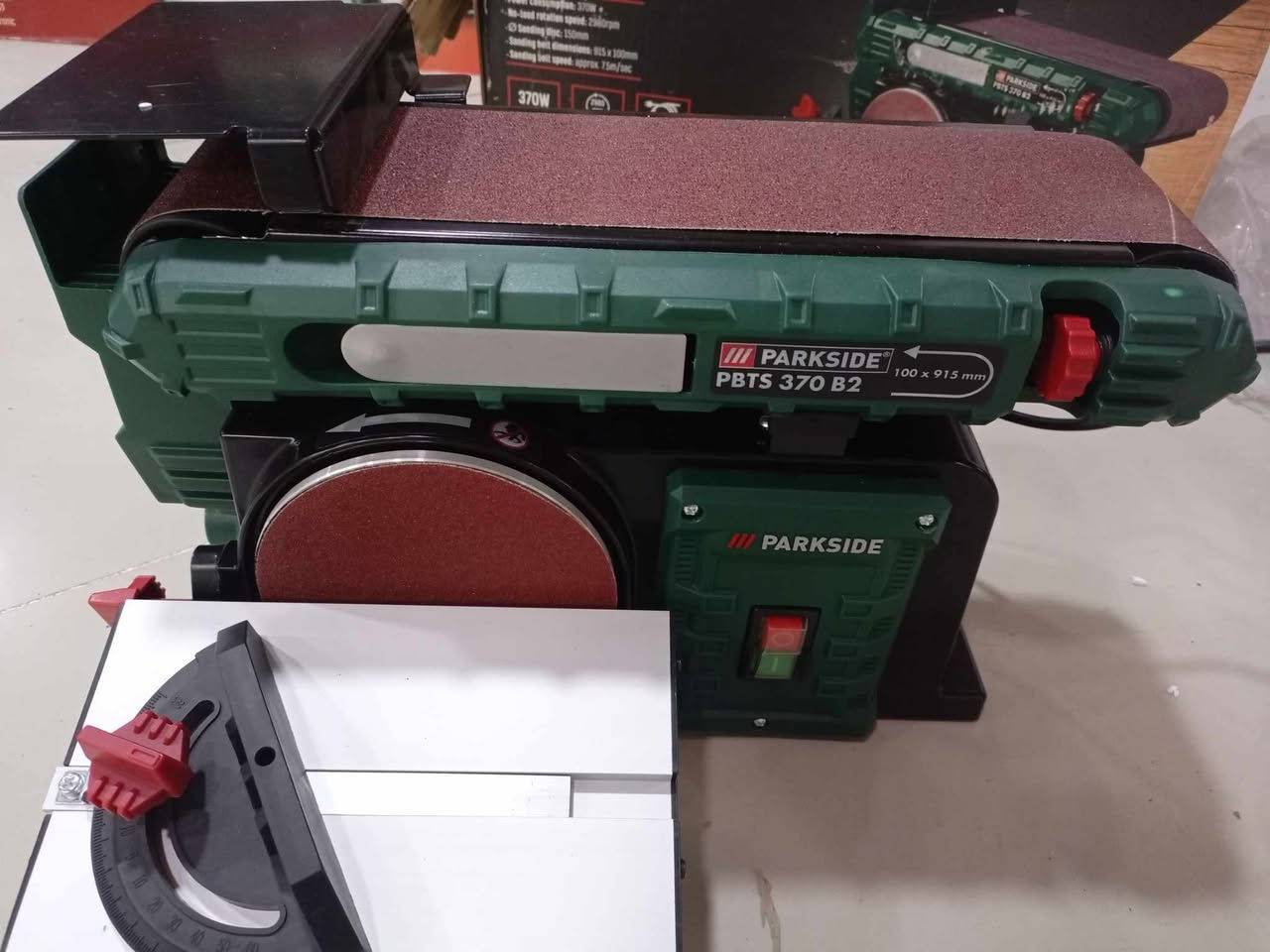 كود منتج 30295 
سنفرة ثابتة كهربائي شريطي قياس 100في915 ملم و مدورة 150 ملم قوة ماطور 370 واط ويها 5 اشرطة احطياط ماطورها نحاس جدا قوية ما تتوقف اب سهولة عند استعمال ماركة بارك سايد جديد لوك
سعر: 105 الف
سعر شريط كاغد: 3 الف
0770 258 1737 واتساب محل من ساعة 9:00 AM الى 6:00 PM 
*********** واتساب رسائل فقط 24 ساعة
