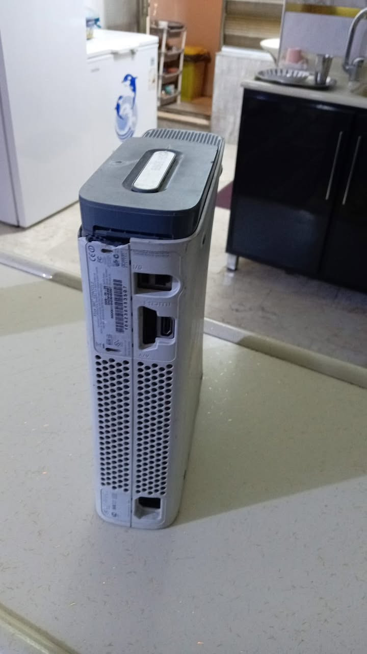 عدد ثنين اكس بوكس 360ويه يدات وكم لعبه اليحب يجي خاص *********** شغالات
