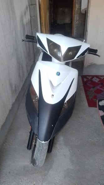 سلام عليكم اخوان للبيع دراجة نارية ماكس ثعلب مضلع سرعه ١٤٠سرعه كفرات اصليه ابلاديه باتري جديد كهربائية شغاله كج بانزين شغال كج سرعه شغال ابريكات امامي وخلفي شغال دبلات شغاله اشاير عالي ناصي شغال دبل رماش هورن شغال نقصها بس قبق هندر فقط هسه ماتشتغل ال يشحن شوي باتري تأخذه تروح اتحمله كيه سعره ٤٥٠الف قفله هاي الك مكاني بغداد الدوره عرب جبور حاليا متواجد الان على الخاص ماسنجر او رقمي الاثير *********** مفتوح دايما
