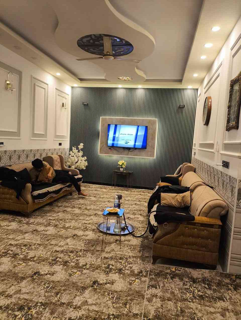 للبيع 
بيت طابو صرف 
حي البلديه
مساحه
222
مطلوب اسكان 
42
استقبال
مطبخ حار بارد
صاله 
غرفتين
مجمع صحي
الطابق الثاني
غرفتين 
صاله
مجمع صحي
للاستفسار مراجعه مكتب السنيه للعقار
قرب جامع السنيه الكبير 
***********
