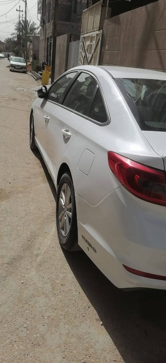 السلام عليكم سوناتا موديل 2017 وارد امريكي رقم اربيل راعيها هنا بالبصره بأسمه السياره حادثها شخط بالباب الخلفي والجاملغ الخلفي ومصبوغات اثر الشخط وبيها تقشير قليل بالقماره والبنيد ع كد شبر سياره حلوه وجاهزه مكينه كير حداده تبريد استخدام شخصي مال بيت السعر 135وبيهه مجال مكان السياره البصره مكلف بالنشر رقم راعي السياره ***********
