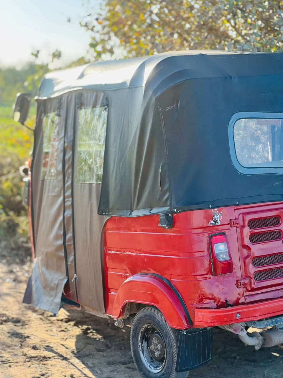 السلام عليكم
تكتك باجاج موديل ٢٠١٨ مكينه مفتوحا بس حلوا نضيفه السعر مليون او ٨٥٠ بيهه مجال رقم ***********
