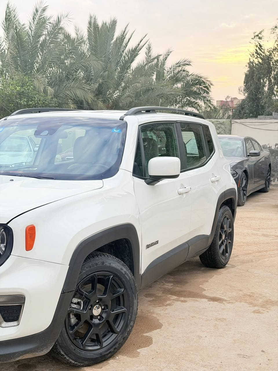 يا الله
السلام عليكم من رخصه الادمن المحترم 
جيب رنجيد 2020 رقم ديالى تحويل مباشر 
ماشيه 40 
بصمه 
داخل لونين 
مكينه 2400 مو تيربو مكينه عدله
ويل كروم 
شاشه جبيره 
كامره 
حساسات 
السياره بيه 3 قطع صبغ ايرباك ستيرن 
السعر 118 قفل قفل قفل 
العنوان ديالى تقاطع القدس 
***********
للبيع او المراوس
