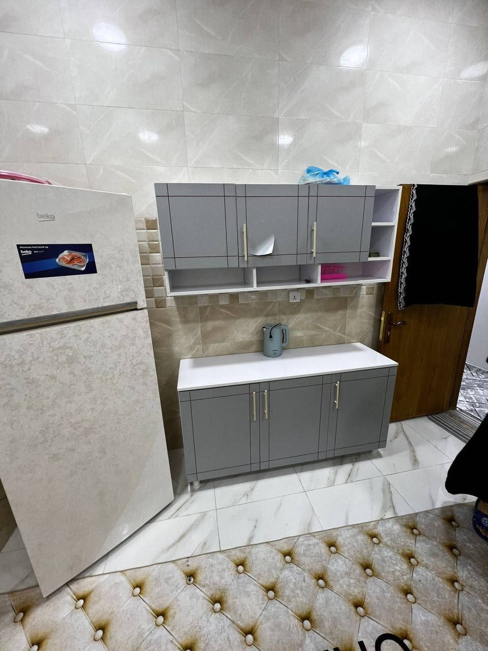 مشتمل طابق أول للأيجار في نضران مؤثث يحتوي على 

2 غرف منام صاله مطبخ صحيات 

للأستفسار أكثر يرجى الأتصال على الأرقام التاليه 
***********
*********** واتساب
