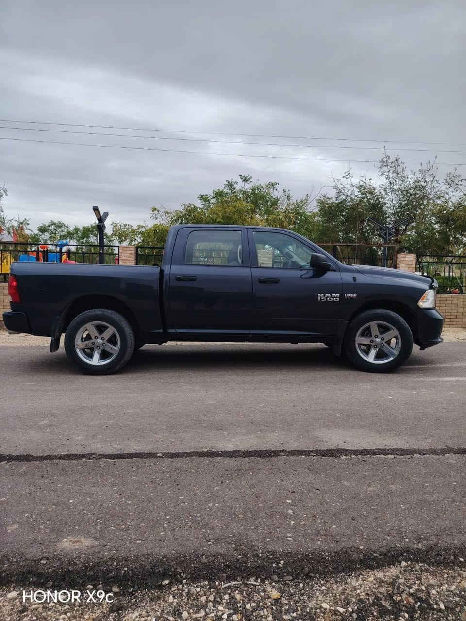 رام ٢٠١٧ 
V8 هيمي
تبريد 
تدفئه
كير ومحرك كفاله
رقم اربيل بأسمي
باب طويل بدي قصير المرغوب
تخم تاير جديد + تخم دسكات
السياره جاهزه مابيه نقص
مكان السياره الانبار
بيه جاملغ صبغ امامي فقط 
السعر 175$ 
***********
