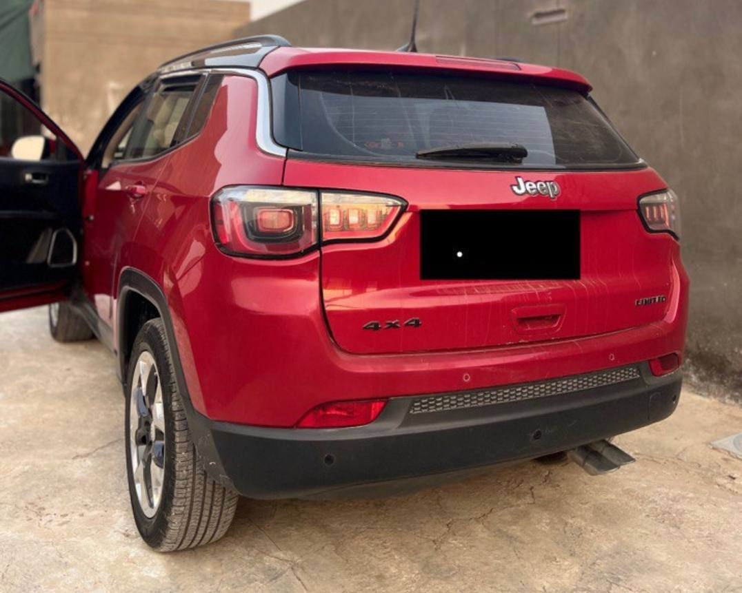 جيب كومبارس ٢٠١٨ لمتد
التحويل ثاني يوم
_مكينه ٢٤٠٠
_ماشيه ٧٢ 
_رقم بابل ، مكانهه الديوانية 
_بانوراما 
_حدادية جديده 
_تخم تاير وباتري جديد 
_هاند بريك بصمه 
_بصمه تشغيل وبصمه تشغيل عن بعد 
_كاميرا خلفيه دواره 
_تدفئه كشنات اماميه وستيرن 
_كروس سرعه وتحكم صوت 
_كشنات جلد اسود 
_نظام ABS مانع انزلاق 
_اشاره بالمري 
_نظام اوتو ستوب 
_بروجكتر اناره مع دوران الستيرن 
_بلوتوث وحاكية 
_لايتات اصفر عالي وناصي مع كشافات دعامية 
_تحكم ستيرن جهتين امامي وخلفي 
_تبريد قطعتين أمامي وخلفي 
_شاشه جبيره 
_مثبت سرعه ، مثبت مسار ، مثبت مسافه امان ،
_اوتو ستارت ستوب 
_دفع رباعي 
_جام فول اوتو 
_٣ اوضاع قياده (اوتو . رملي . طين )
_صندوك كهربائي 
للبيع  

التواصل على الرقم ***********
