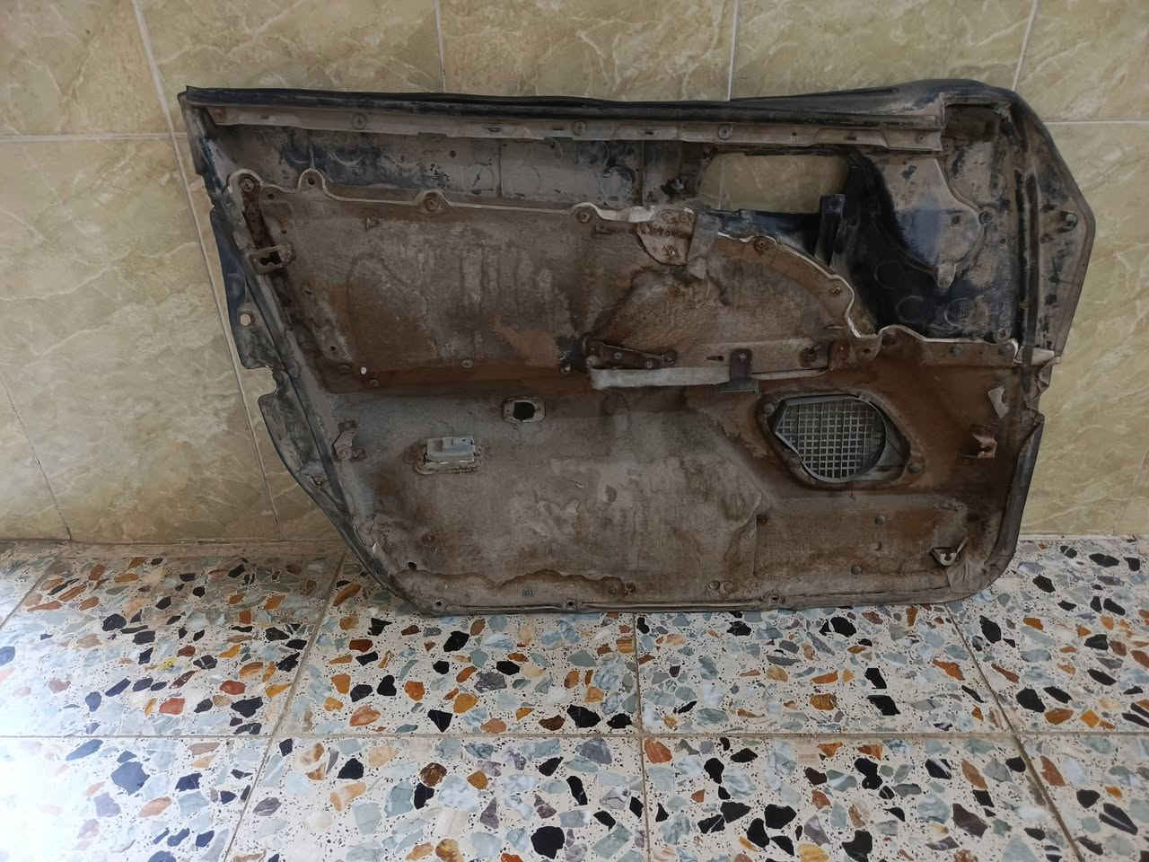 سلام عليكم بطانه مال بطه جهة العبري لون رصاصي..***********
