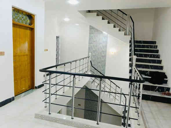 دار للبيع بالنداء شارع قنبر يبعد عن شارع ثاني بيت مساحة البيت 200 متر طابقين سعر 195 مع المجال رقم الهاتف واتساب ***********
