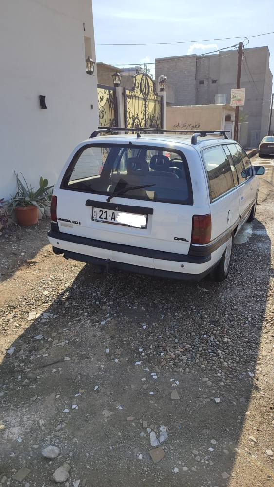 السلام عليكم اوميكا استيشن للبيع فقط موديل 92 سنوية لحد 2030 دفتر بانزين موجود محرك 20 بلادي باور كير اوتوماتيك قفل مركزي هزة باقيلة 3 شهر سيارة بدون ضربة ( هلال واحد معمر بيها ) تايرات بطارية صدر جديدة سيارة مابيها نواقص سعرها 50 وبيها مجال بسيط للاستفسار *********** 
رجاءً اذا مو شراي لا تعلق كركوك, العراق
