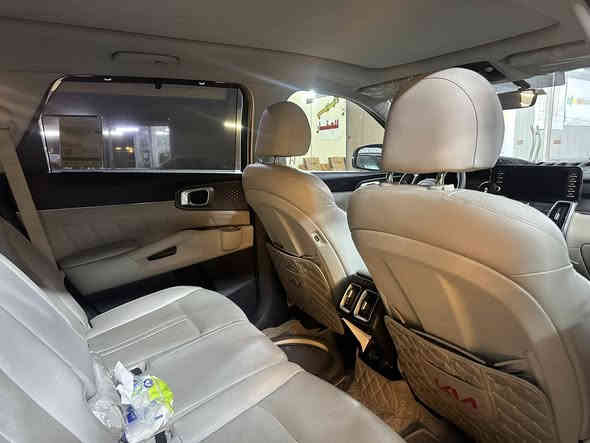 السلام عليكم 
سورنتو خليجي موديل ٢٠٢٣ رقم اربيل سنويه باسمي شرط تحويل 
٦ سلندر ٧ راكب فوووووول اعلى مواصفات بالسورنتو سياره اشتريته بيه تبديل جاملغ امامي شركة بدون اي دواخل ونطخت بيدي صبغت جاملغ خلفي ونص الباب اما الباقي كفاله شرط سونار تخم تاير ومحرك وكير كفاله عامة  
السعر ٢٥٥ وبيه مجال مكان السياره بغداد الدورة 
***********
