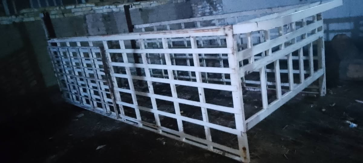 السلام عليكم  محجر كنتر طول 4ونص  السعر 200الف وبي مجال الستفسار خاص ***********
