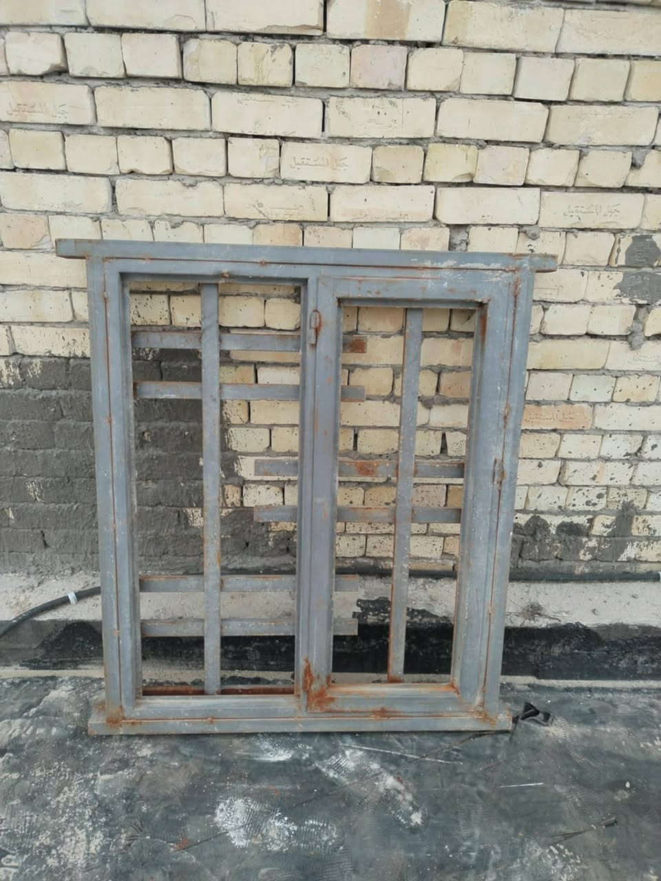 السلام عليكم شبابيج ثنين وباب وشباج للبيع داير جنل مو شخاطة وشغلهن توصات مو جاهزات وشغلهن درجة اولى وحديد ثقيل مكاني شرطة خامسة للاستفسار ***********
