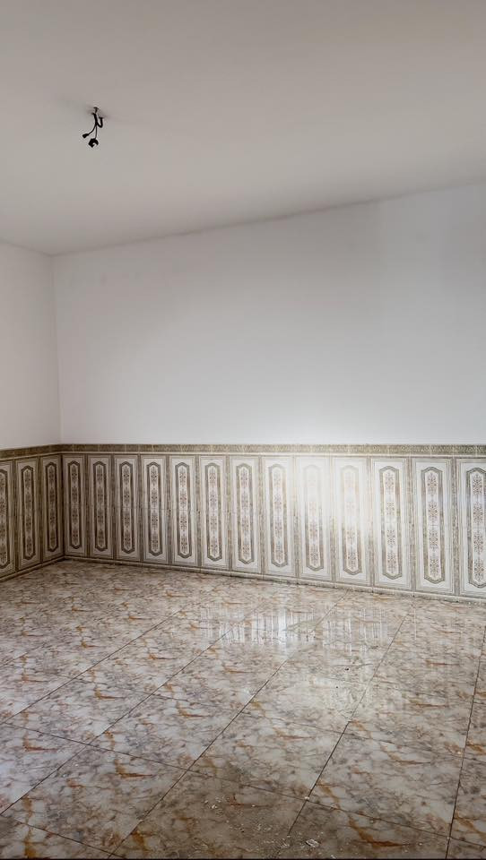 دار للايجار وحدتين سكنية في حي اور خلف جامع عمار ابن ياسر حديث

يحتوي االطابق الارضي على استقبال وحولي ومطبخ وخدمات وغرفة نوم وترك 

سعر الايجار :   450 وبي مجال.  

والطابق الثاني يحتوي على غرفتين وحولي مطبخ وخدمات 

سعر الايجار :   400 وبي مجال

للاستفسار:   ***********

مكتب العقابي للوساطة العقارية
