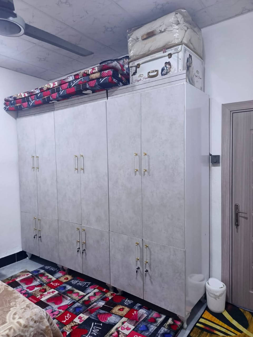 غرفه اخشاب للبيع اي عيب ما بيها جديده مستخدمه شيء قليل السعر 600 بيها مجال شيء قليل عنوان كركوك الاتصال على الرقم ***********
