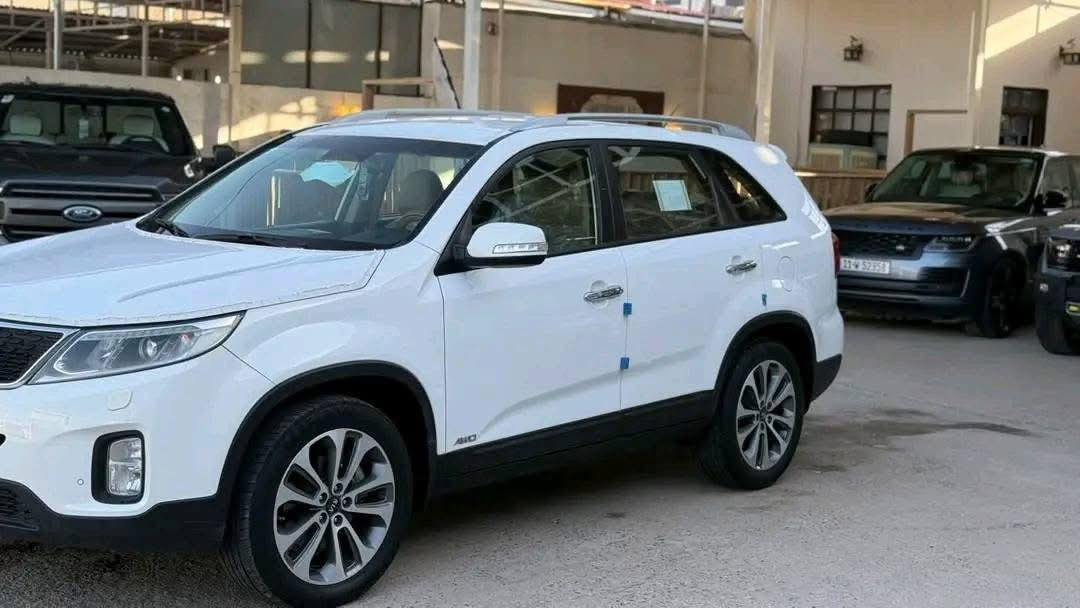مساء الخير  على بركة الله سيارة كيا سورنتو عالية ٦ راحب باجر طالع الخانقين من الباب للباب الي حاب يجي ويانه اهلا وسهلا بي وبسعر كلش مناسب للاستفسار الاتصال على الرقم التالي *********** باجر ايو قت تردون نطلع  ان شاءالله
