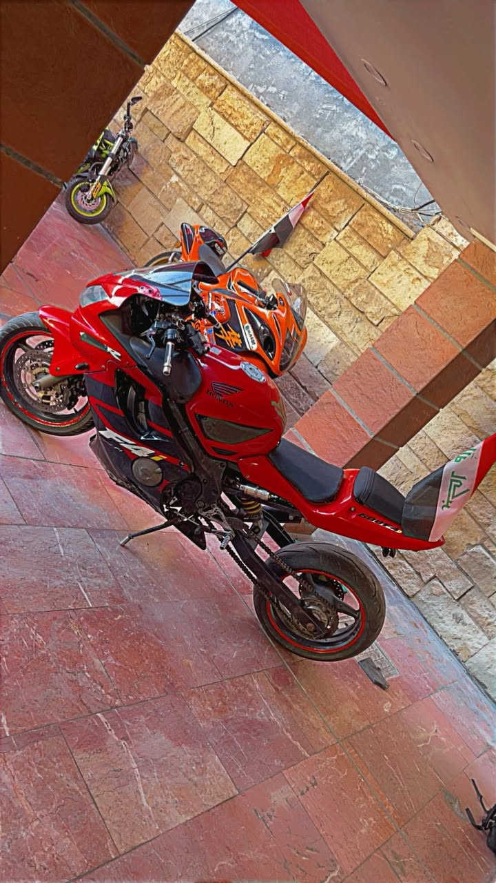 سلام عليكم  دراجه HONDA  F4i 600 لون طماطي مميز ❤️ دراجه نضيفه وبدون اي نقص هاوزن طويل شادلهه 400 دولار سعره تايرات جديده محرك لوك جديد شلعتهه وتراي مال زيرو  مكان منصور. سعر 27 مكلفتني اكثر من هذه سعر بيهه مجال بسيط. رقم ***********
