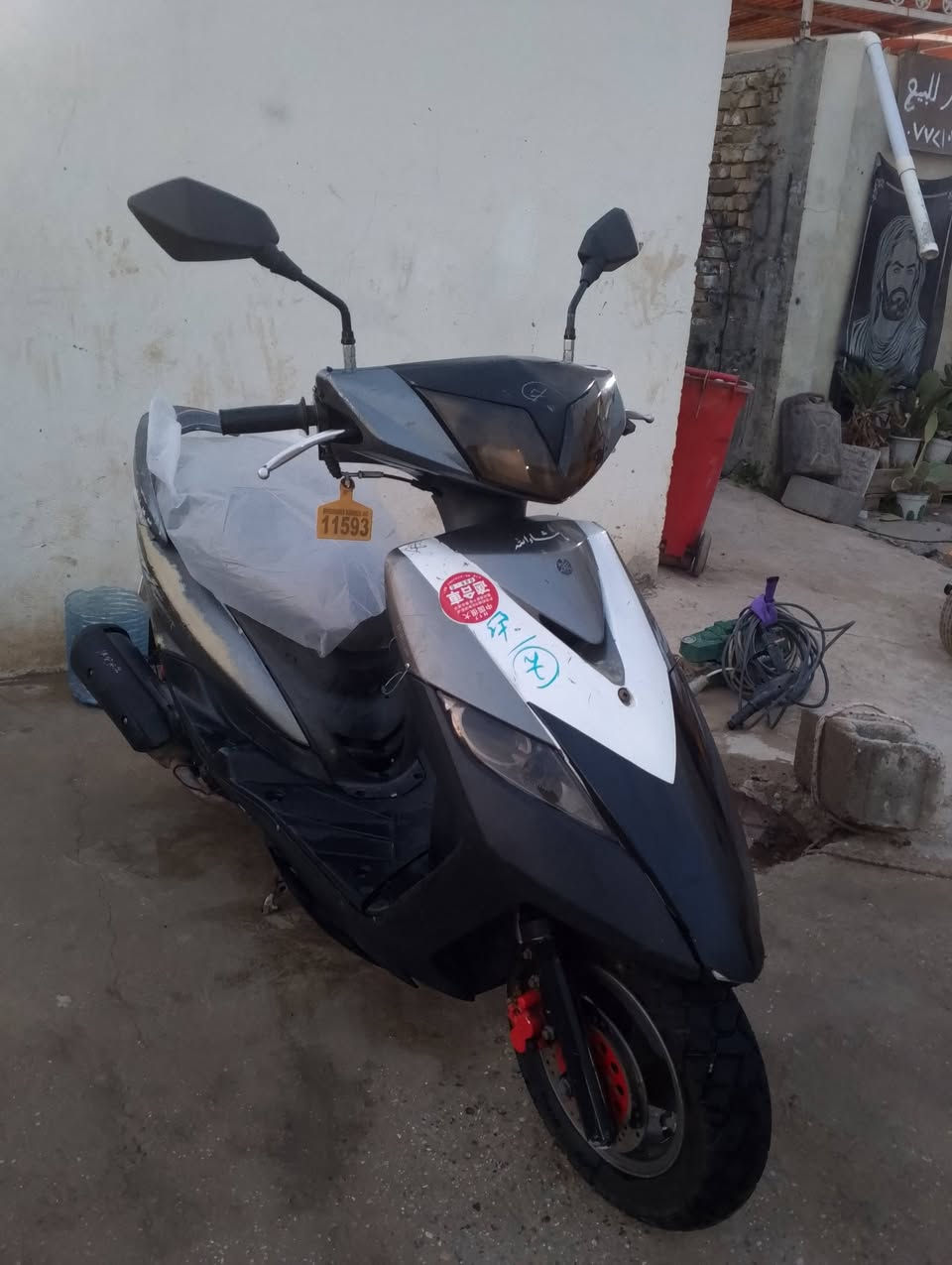 سلام عليكم عندي دراجه ثعلب لون سلفري دراجه نضيفه ختم واحد ويا المكينه كلشي بيه مختم حته السوادات دراجه نضيفه سلف وهندر اي نقص ماكو شلعه ومعدل كامله عل اخر حبايه معروضه ب575وبيه مجال مكاني غزاليه شارع المركز رقمي ***********
