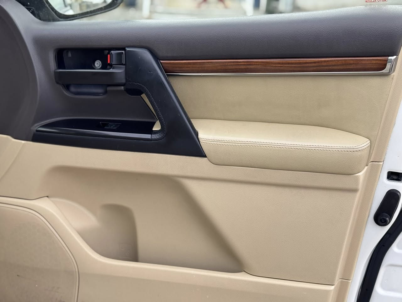 السلام عليكم 
لاندكروز فطيم 
موديل 2016 خليجي 
ماشية 127 الف كيلو
رقم بغداد بسمي
بصمة
تشيغل عن بعد
شاشة اندرويد
كشنات جلد وكهرباء ثنينهن
فول تحكم ستيرن
لايتات عالي ناصي زنون
فتحة سقف
تبريد منفصل 3 قطع
تخم تاير ويل اصلي وكالة حجم 20
مكينه 6 سلندر 4000
داخل صاج
مري شفط
حساس امامي خلفي
كامرات 4 محيطية 360 درجة
فورويل دفع رباعي
السعر 445 بيها مجال بسيط
بيها صبغ بسيط اثر طخة موضحة بالفديو 
مكاني بغداد البنوك
***********
