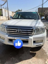 لاندكروز 2010 كلين بدون حادث عدا شخط باب خلف السايق  فول مواصفات  فتحة...