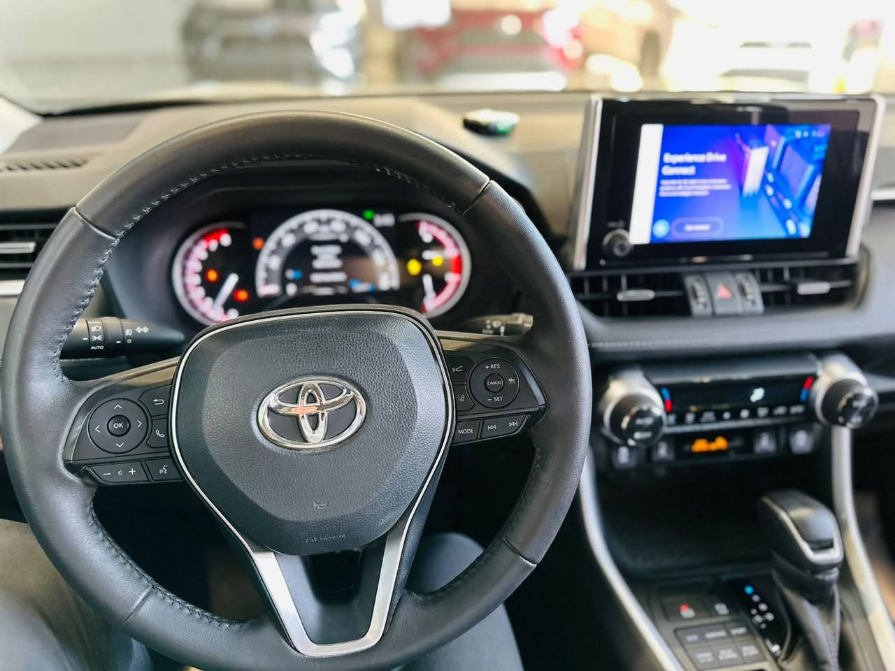 🔥 راف فور بريميوم 2024 (بنزين)
. مكان السيارة اربيل
بدون رقم تترقم شمالي
عداد 22 فقط
ملاحظة 
صور الحادث ورقم الشاصي
مرفق مع المنشور
صبغ باب وباب مبدل بلادي شركه بدون صبغ وشبر بجاملغ سكن بدون ارباك 
للاستفسار

***********

السعر مناسب جداً 238$ وبي مجال 💐

مواصفات
 • المحرك:
 • 2.5 لتر، 4 سلندر، تنفس طبيعي.
 • القوة: حوالي 203 حصان.
 • العزم: 243 نيوتن.م.
 • ناقل الحركة: أوتوماتيك 8 سرعات (Direct Shift).
 • نظام الدفع: دفع أمامي (FWD) أو رباعي (AWD) حسب الفئة.
 • التسارع 0-100 كم: تقريبًا 8.5 – 9 ثواني.
 • استهلاك الوقود: معدل بين 14 – 15 كم/لتر (يعتمد على الدفع FWD أو AWD
المواصفات الداخلية
 • مقاعد جلد/جلد فاخر مع تسخين (أمامي).
 • مقعد سائق كهربائي مع ذاكرة.
 • شاشة وسطية لمس أبل كار بلاي & أندرويد أوتو.
 • منافذ USB-C.
 • تكييف أوتوماتيكي ثنائي المناطق.
 • سقف سلايت
المواصفات الخارجية:
 • رنكات ألمنيوم 19 إنش.
 • مصابيح أمامية وخلفية LED مع إضاءة نهارية.
 • فتحة سقف.
 • مرايا كهربائية مع تدفئة.
 •
أنظمة السلامة (Toyota Safety Sense 2.5+):
 • مثبت سرعة راداري متكيف.
 • نظام البقاء في المسار + تنبيه عند الخروج.
 • فرملة طوارئ مع 
 • تنبيه حركة خلفية عند الرجوع
