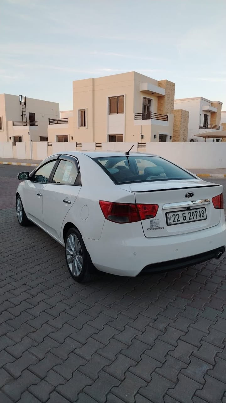 السلام عليكم للبيع نقد فقط 
كيا سيراتو 2012 خليجي فول مواصفات 1/1
بسعر مناسب 100$ 
محرك 1600 دوش بدون عيب 
⬅️جاملغ السكن مبدل بلادي شركة بدون صبغ وبيها ربع الباب صبغ فقط وبيها بارد مكانين والباقي مكفول شرط للفحص 
رقم اربيل دولي سنوية جديد رقم جديد شرط التحويل 
كير/محرك/صدر/تخم تاير/ تبريد ثلج/جاهزة 
العنوان:صلاح الدين/تكريت/القادسية 
السعر 100$ 
للأستفسار....
0770 055 5080
