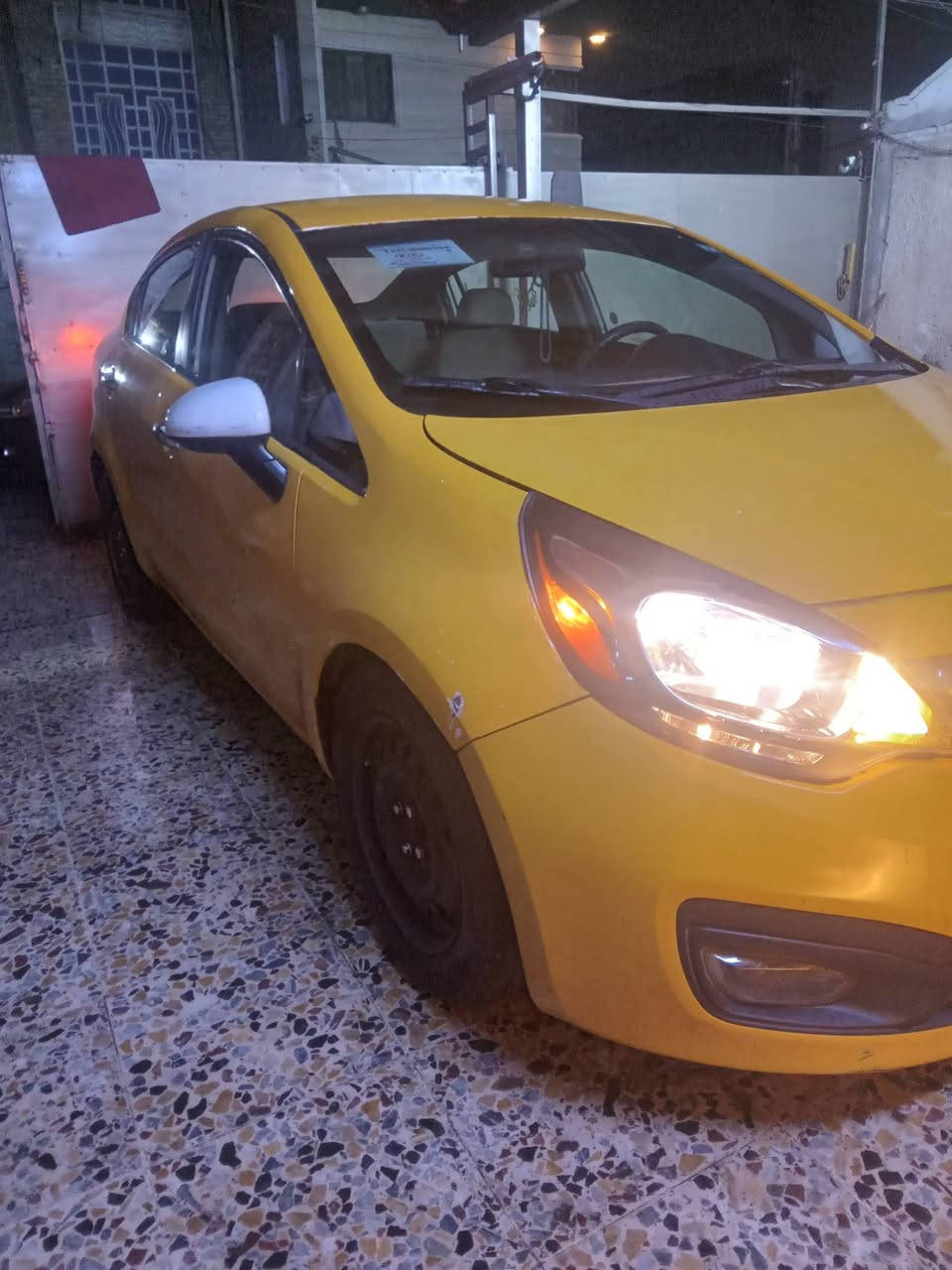 سلام عليكم
كيا ريو ٢٠١٤ وارد أمريكي حادثه حلو 
بدون دواخل  كير مكينه تبريد مكفول 
مكاني بغداد 
***********
