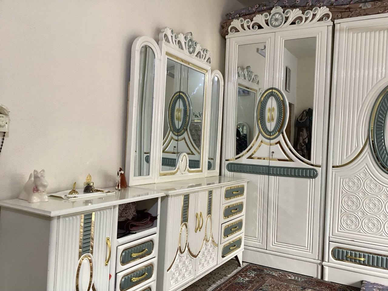 سلام عليكم
غرفة نوم للبيع مستخدمه استخدام قليل وكلش نظيفة شغل عراقي بتصميم تركي 
الشراي يتفضل خاص
واللي مو شراي لا يدخل 🙏


**إذا كنت صاحب هذا الإعلان وتريد حذفه لأي سبب، رجاءا أرسل رسالة إلى الدعم الفني**