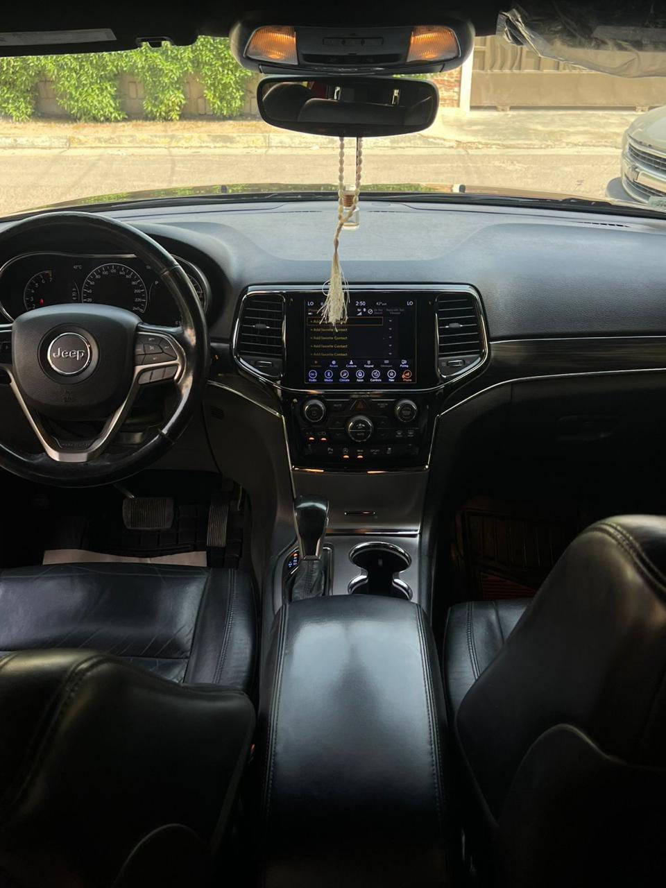 جيب 2019 لمتدد 
بدون حادث كلين مكفوله من الصبغ بدون صبغ 

ويل 20 
صندوق كهرباء
شاشة كار بلي كبيرة 
كشنات جلد 
منظومة زينون 
كشن كهرباء  السايق والجانب 
تبريد قطعتين 
نظام اطفاء ذاتي 
حساسات 
4*4 

سستم صوت 
مانع انزلاق 
تشغيل عن بعد 
انارة داخلية led 
كامرة دوارة 
نظام gps

نظام sport 
فول تحكم ستيرن 
ناقل حركة 8 سرعات 
فور ويل 
ماوس 4 وضعيات
حساس مطر 
رادار جانبي 
تسخين مري جانبي
السعر 237
***********
