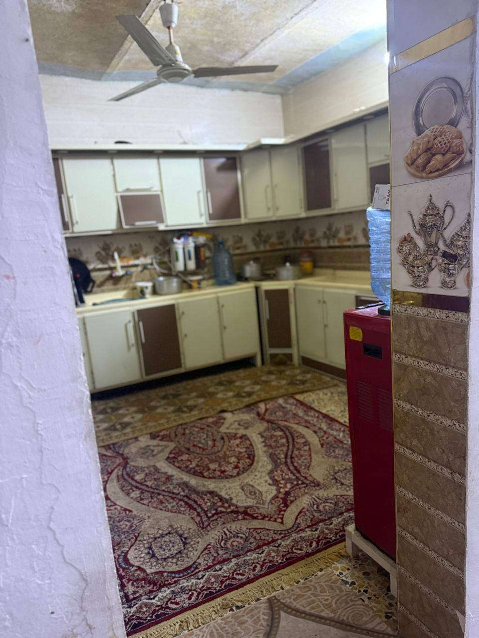 بيت البيع ميسان حي الكرامه قرب مستشفى التركي شارع ناصر ابو الباله مساحته 200 غرفتين مطبخ استقبال صاله وممر وساحه كبيره +محل
اي استفسار عله الخاص اول عله هذ الرقم ***********
