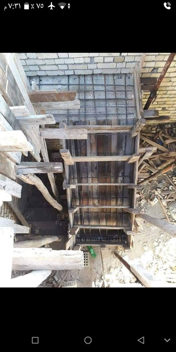 اسطة كافة ترميمات من لبخ وجص وبناء وصب ونجارة سقف صحيات ***********
