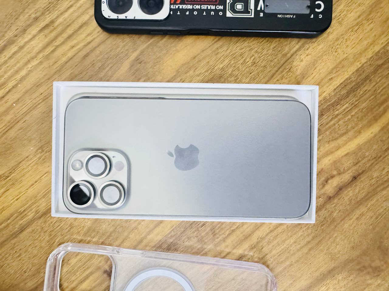 ايفون ١٥ برو ماكس بطاريه ٩١ اخو الجديد مابي شخط ضمان من كلشي رايده بمليون ١٥٠ ذاكره ٢٥٦كامل ملحقاته 
***********8
