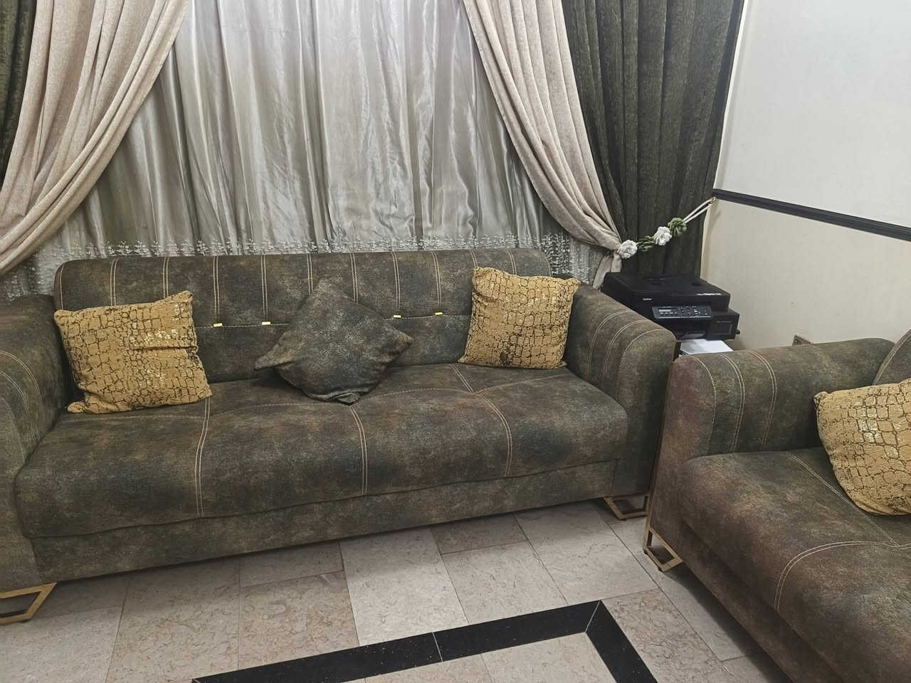 السلام عليكم عندي هذا التخم نظيف جدا  للبيع هو والبردة بسعر مناسب


**إذا كنت صاحب هذا الإعلان وتريد حذفه لأي سبب، رجاءا أرسل رسالة إلى الدعم الفني**