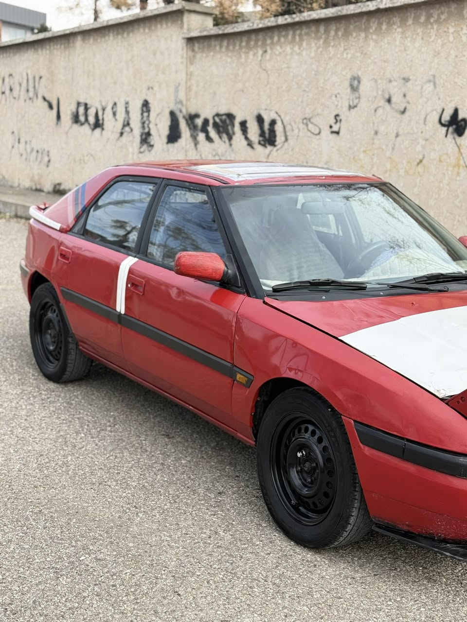 مازدا ٣٢٣ دژه فيته ر
موديلي ١٩٩٢ 
مه كينه به خ
سه نه ويو وه كاله ئه سلي
به شه رتي ئه وه ليات
بي ده عمو ليدراوي
٤ تايه و ويلي لوك
پيشو دواي زور جوانه
هه يكه لو ناوي زور جوانه
پاتري تازه
گيرو مه كينه ي زور مه زبوته
ئه وه لياتو موسو براوه ي به شه رت
گه رميو فلچه و لايتو ته جيلي مه زبوت
سه ياره كه زور ريكو پيكه
به نزين زور كه مه خوات
له سليمانيم بو زانياري زياتر 
0775 527 33 05
0751 195 61 58
ژماره ي كوره ك هه مو شتيكي له سه ره
١٠ كه لا قفلي بو مه عامه له ته فون مه كه
