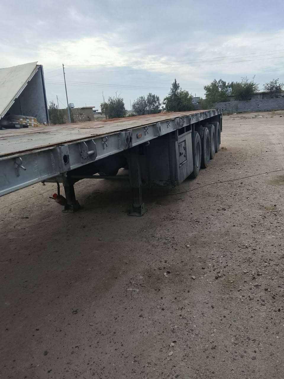 سلام عليكم تريله 2004سنكل خلفي ط بدون ضباره عريانه 4 دناكير مزوج شاصي العربانه أوربي السعر 315وبيه مجال *********** عرجه
