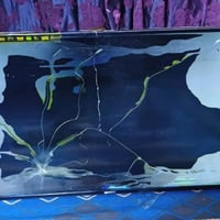 تلفزيون • شاشة مكسورة • شغالة